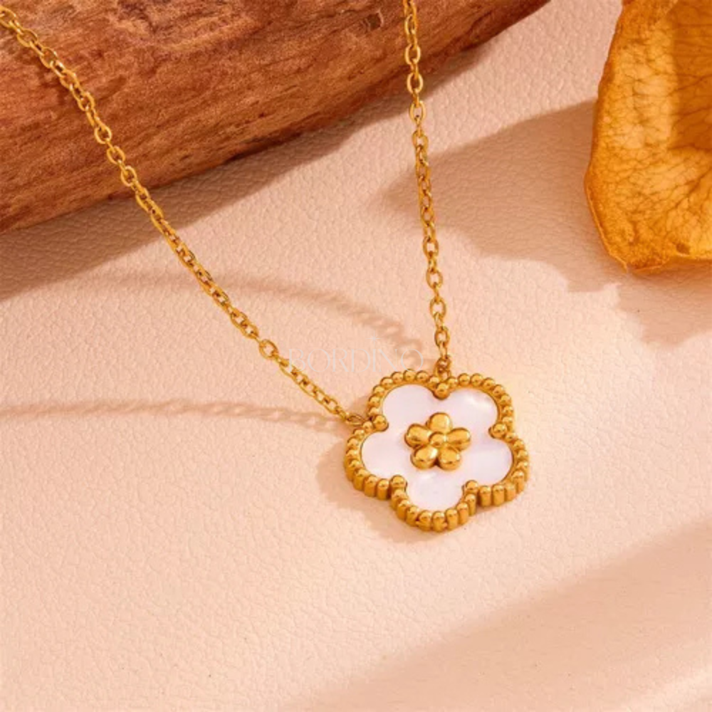 Colar Flor de Ameixa